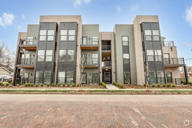 Building Photo - 1305 Oak St Unit 103 Rental