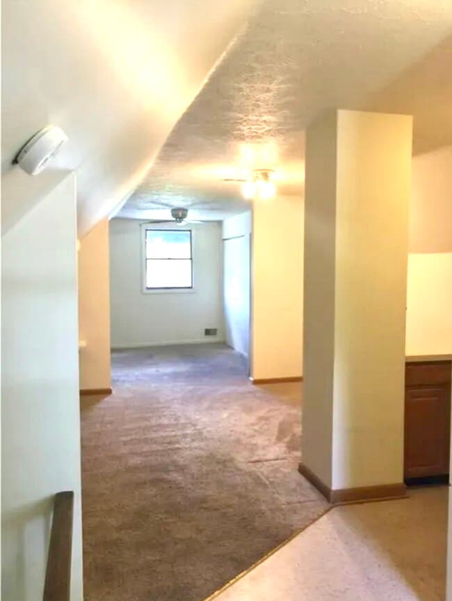 Large studio unit - 276 Merriman Rd