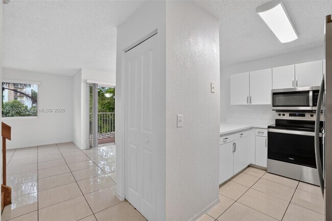 Photo - 6225 SW Kendale Lakes Cir Unit 253