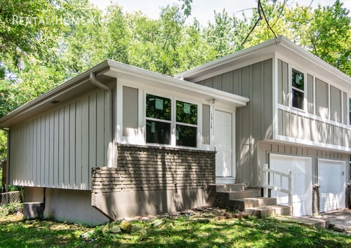 1512 E Leona- - 1512 E Leona- House