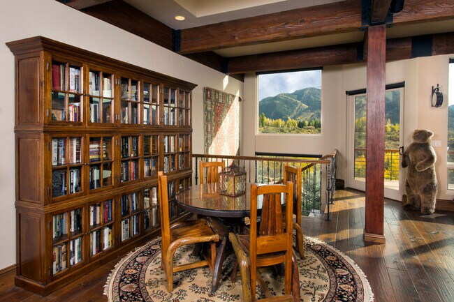 Photo - 185 Nighthawk Dr