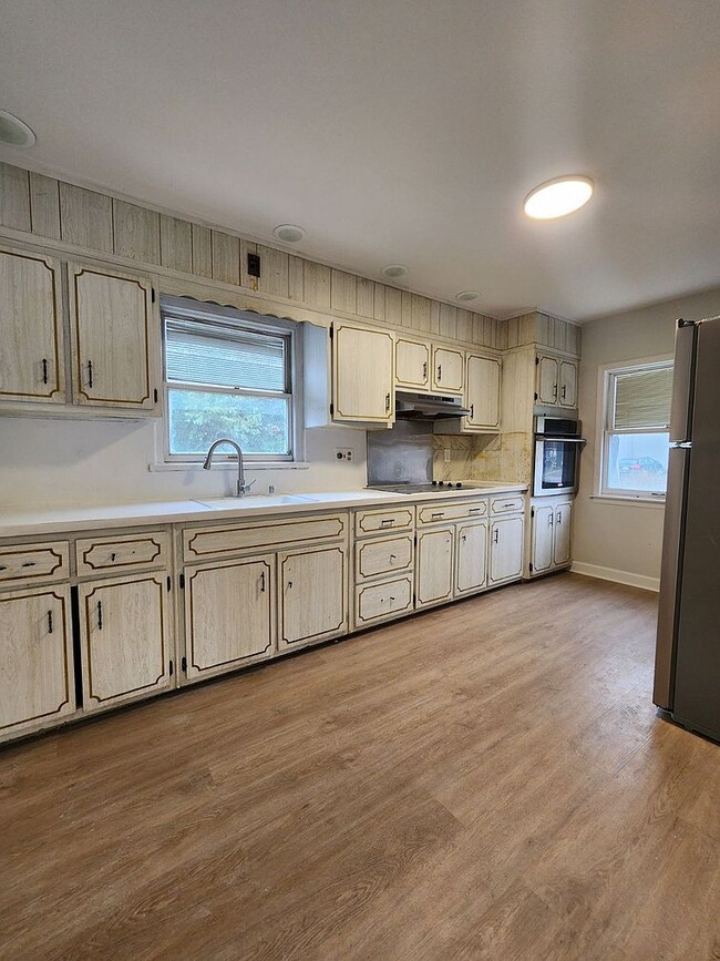 Building Photo - 1072 Amboy Ave Rental