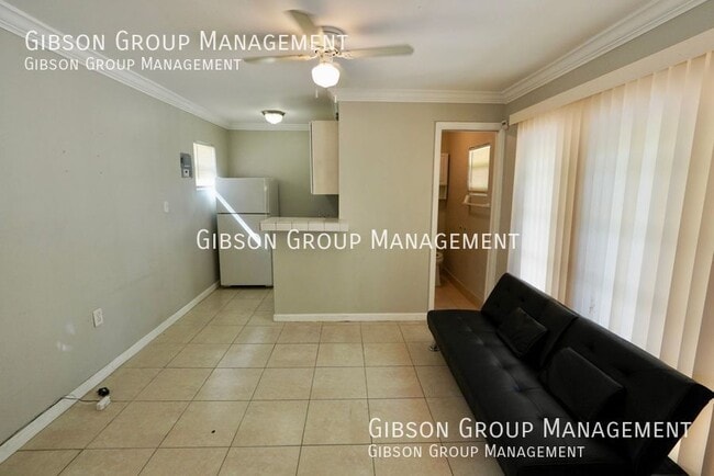 Building Photo - 528 SW 5th Ave Unit 3