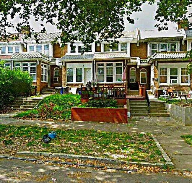 Building Photo - Roosevelt Blvd Unit Roosevelt Blvd  2