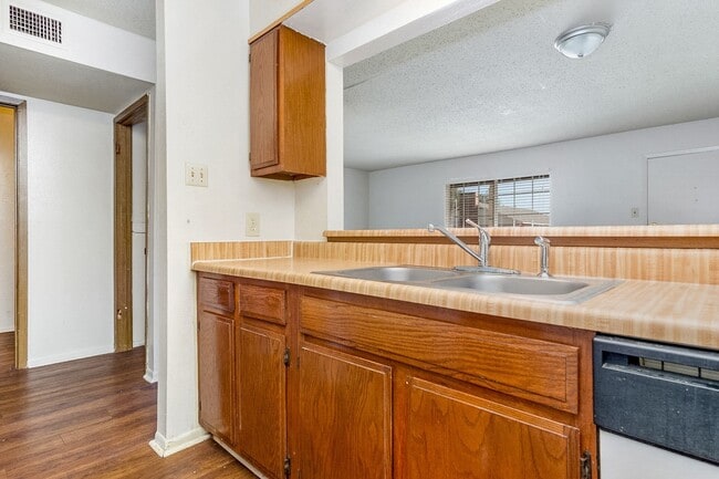 Photo - Tiffany Square Apartments