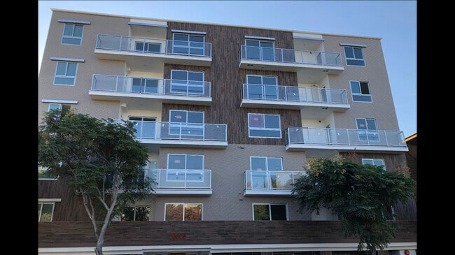Building Photo - 10608 Santa Monica Blvd. Rental
