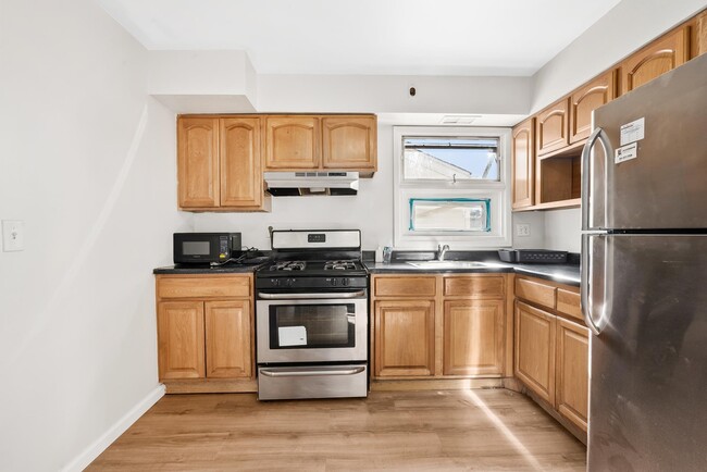 Building Photo - 81 Van Wagenen Ave Unit 2
