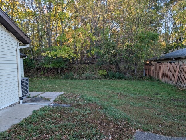 Back yard area - 538 Woodridge Ct Unit 2