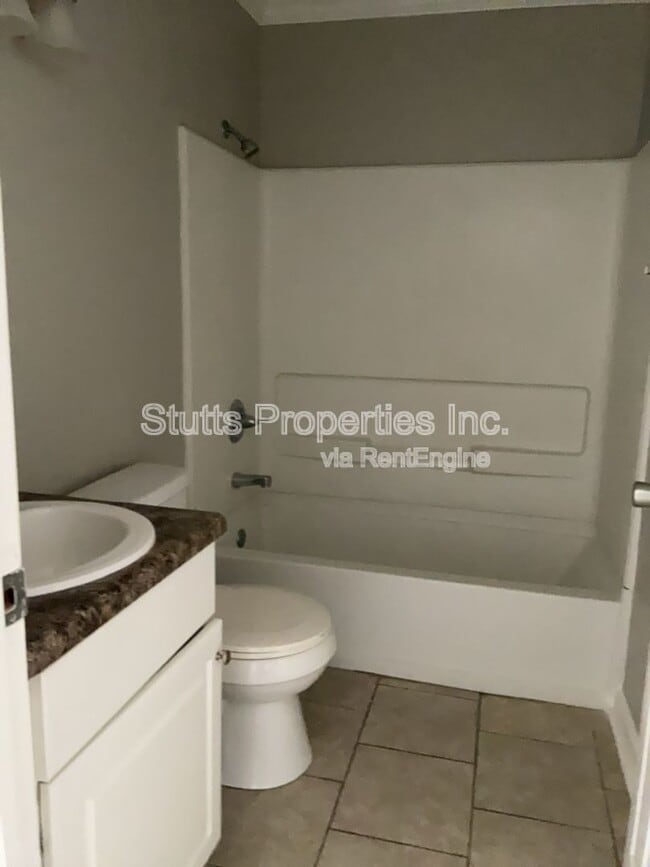 Photo - 414 Hermitage Dr Unit 6