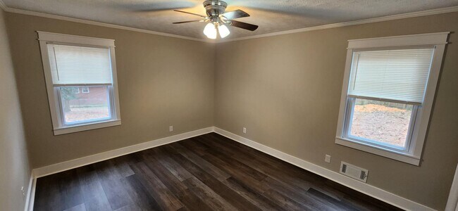 Photo - 403 Leola Dr