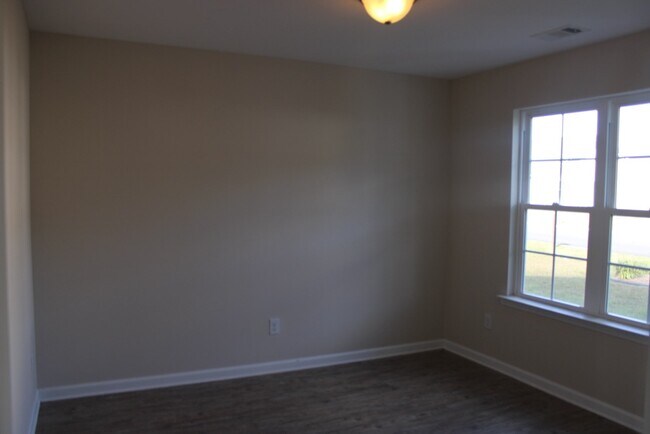 Photo - 119 Roswell Dr W