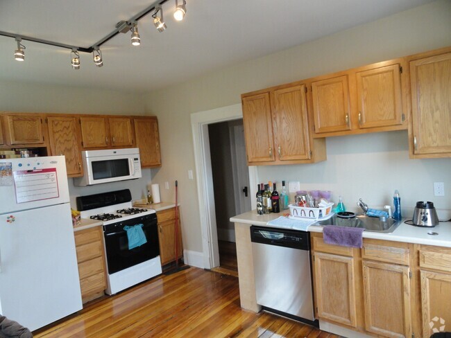 Building Photo - 101 Heath St Unit #3 Rental