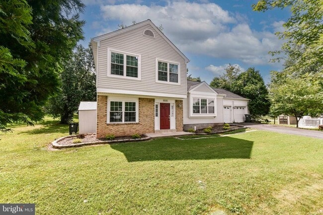 Building Photo - 10135 Forest Hill Cir Rental