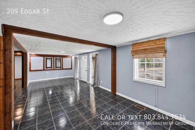 Photo - 209 Edgar St