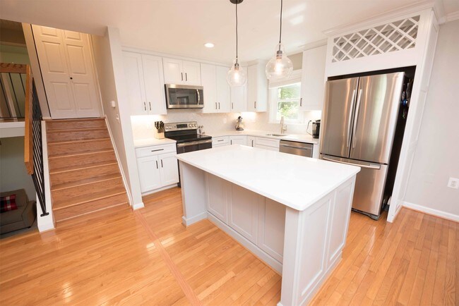 Photo - 311 Adahi Rd SE