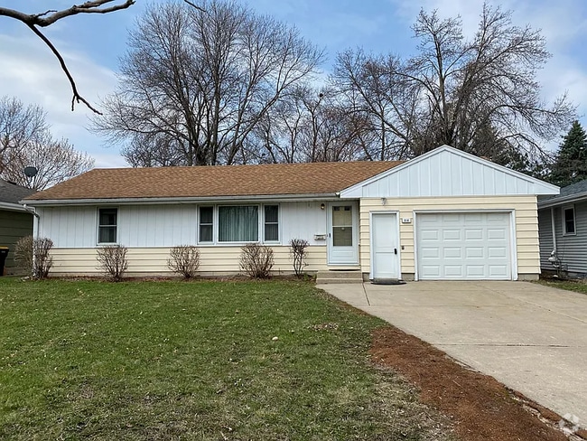 Building Photo - 914 Sommerville St S Rental