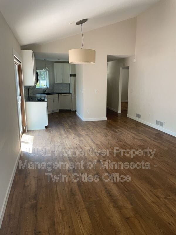 Building Photo - 1390 Granada Tr N