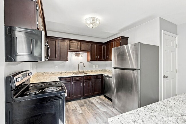Photo - 1008 Cloverton Dr