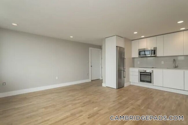 Photo - 1000 Memorial Dr Unit 2F