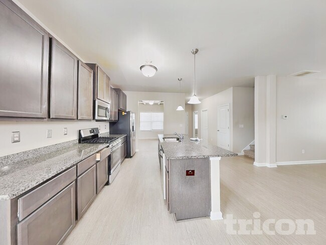 Photo - 656 Armitage Way