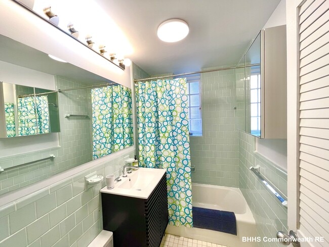 Photo - 988 Memorial Dr Unit 282