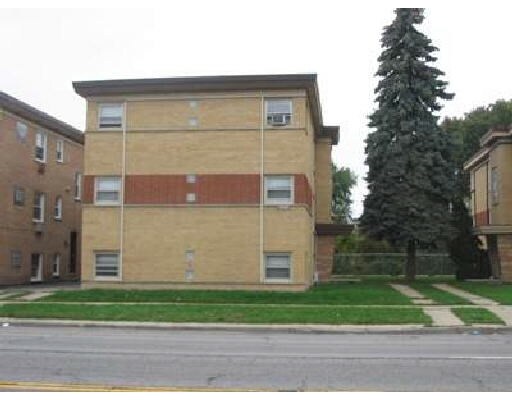 Photo - 4512 N River Rd Apartments