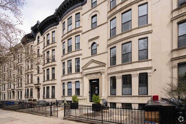 Photo - 453 3rd St Apartments