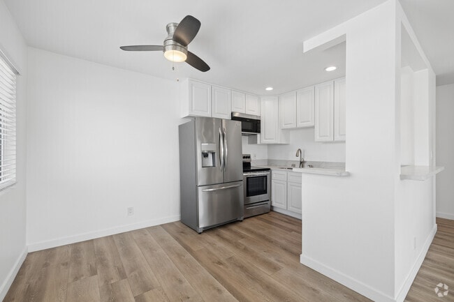 1BR, 1BA - 795SF - Kitchen