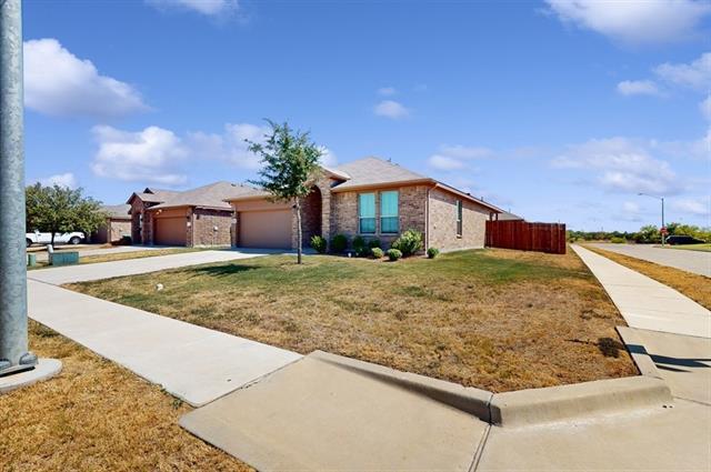 Photo - 1000 Meadow Scape Dr