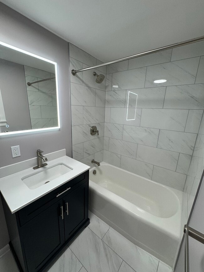 Building Photo - 1818 Ashland Ave Unit 2 Rental