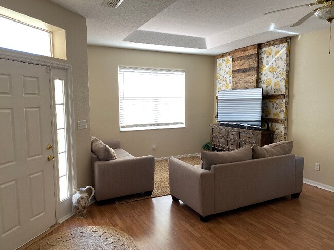 Photo - 212 Round Man St