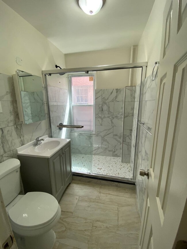 Photo - 2222 Newbold Ave