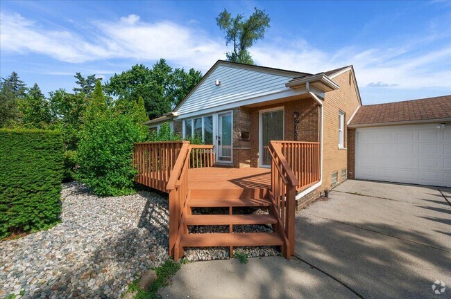 Building Photo - 2739 Yorkshire Rd Rental