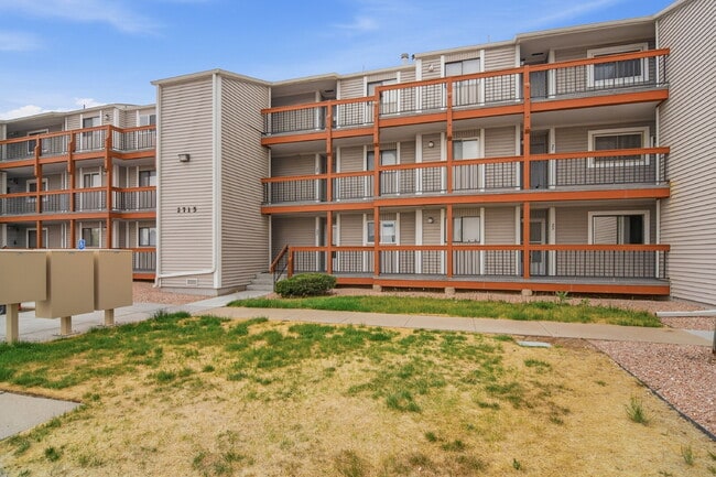 Photo - $1,495.95 - 1 Bed, 1 Bath Updated Unit in Westminster with In Unit Washer/Dryer! Unit #22