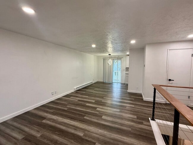 Photo - 4905 - York Duplex Unit 2