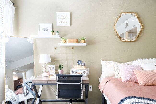 Elegantes Escritorio con silla de estudio