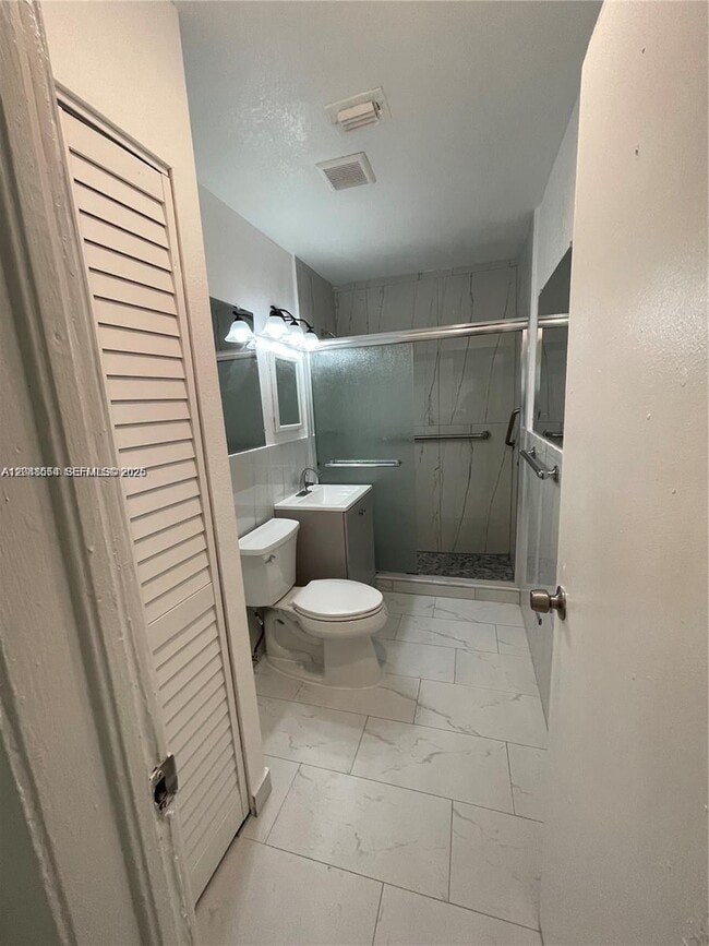 Photo - 2435 Plunkett St