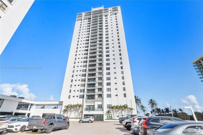 Building Photo - 2301 S Ocean Dr Unit 2405 Rental