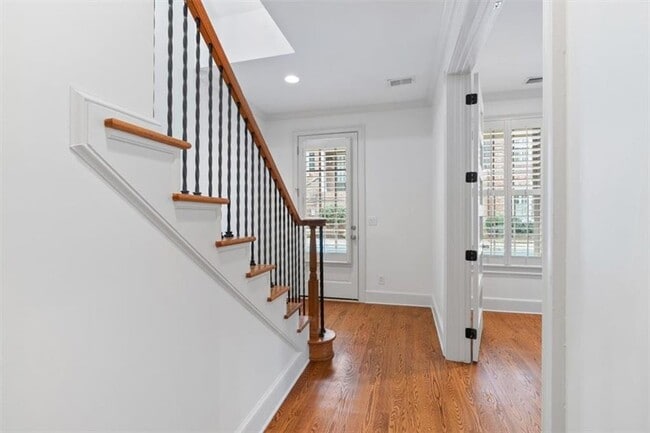 Photo - 4209 Whitby Way SE