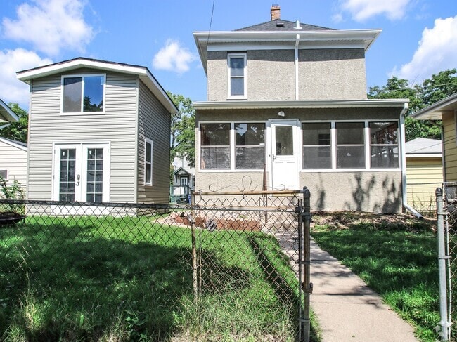 Building Photo - 425 Superior St Rental