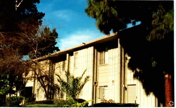 12659 Moorpark Apartments