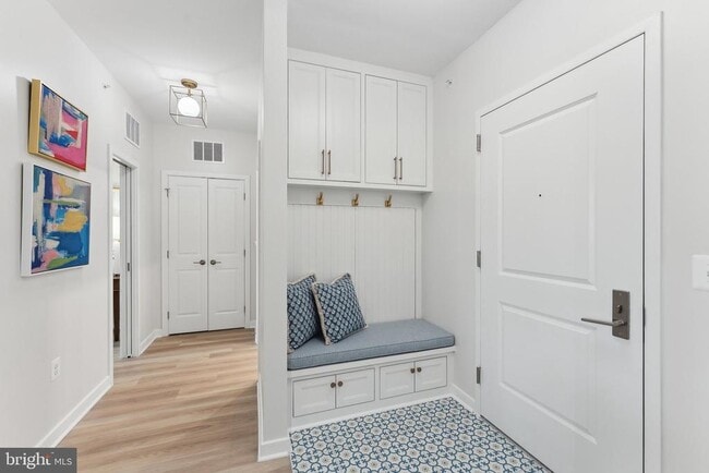 Building Photo - 10755 Fairgrounds Dr Unit 433
