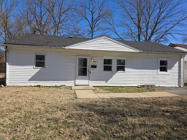 Building Photo - Spacious 4BD/1BA Rental