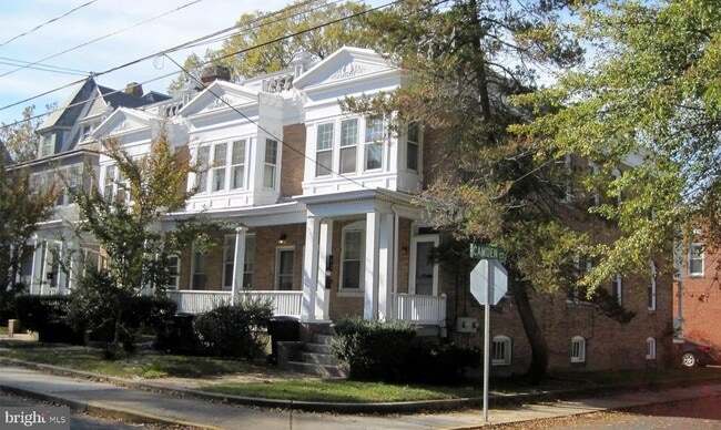 Building Photo - 402 Camden Ave Rental