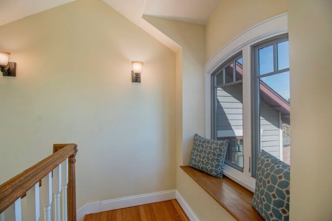 Photo - 2375 Montclair St