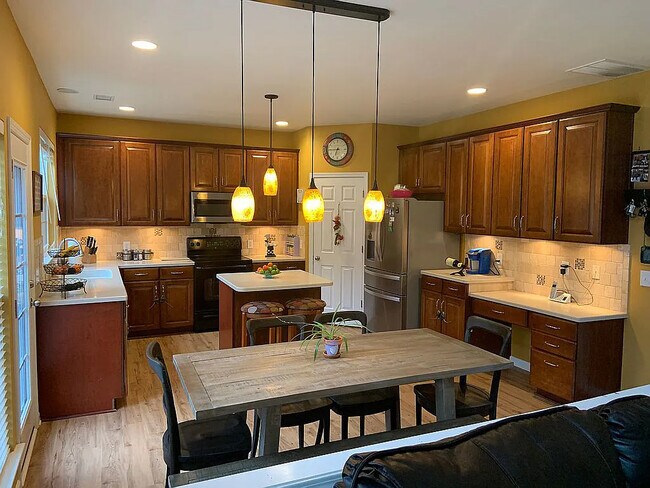 Room in Single Family Home on Arbor Vista Dr