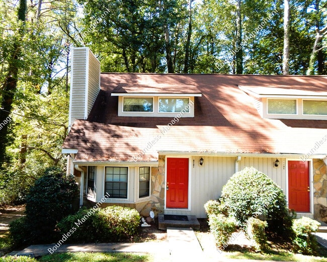 Building Photo - 2170 Wells Dr SE