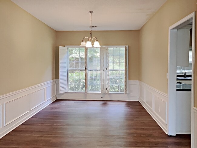 Photo - 150 Sessingham Ln