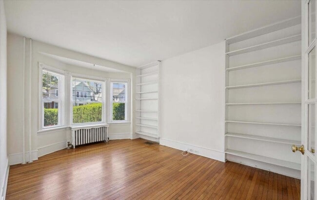 Photo - right and spacious 4-bedroom