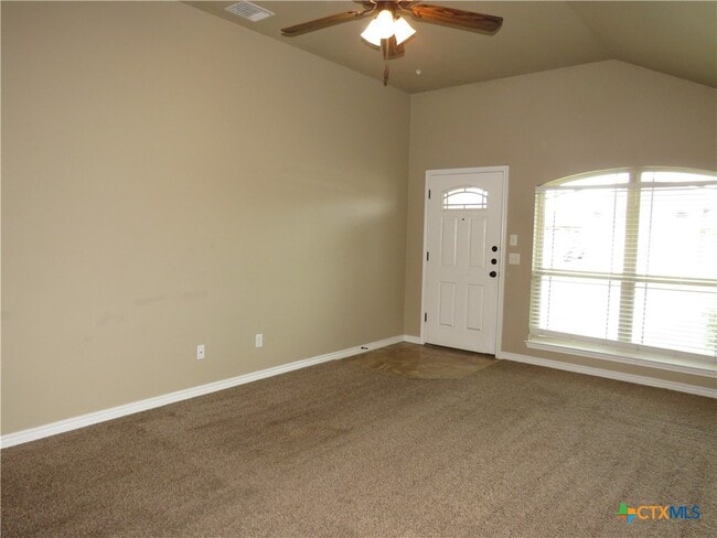 Photo - 405 Sladecek Dr